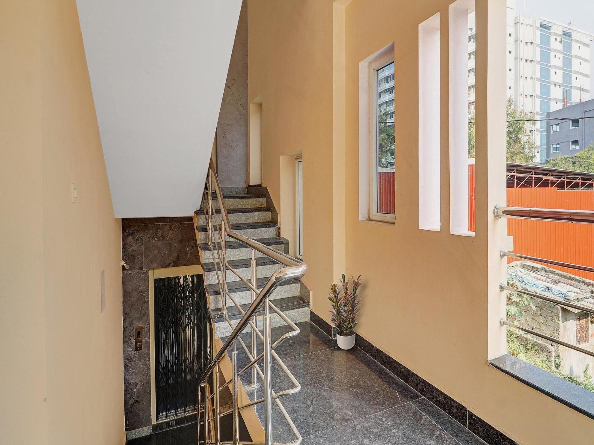 Hotel O S V Residency Kajaguda Near Gachibowli Hyderabad Exteriör bild