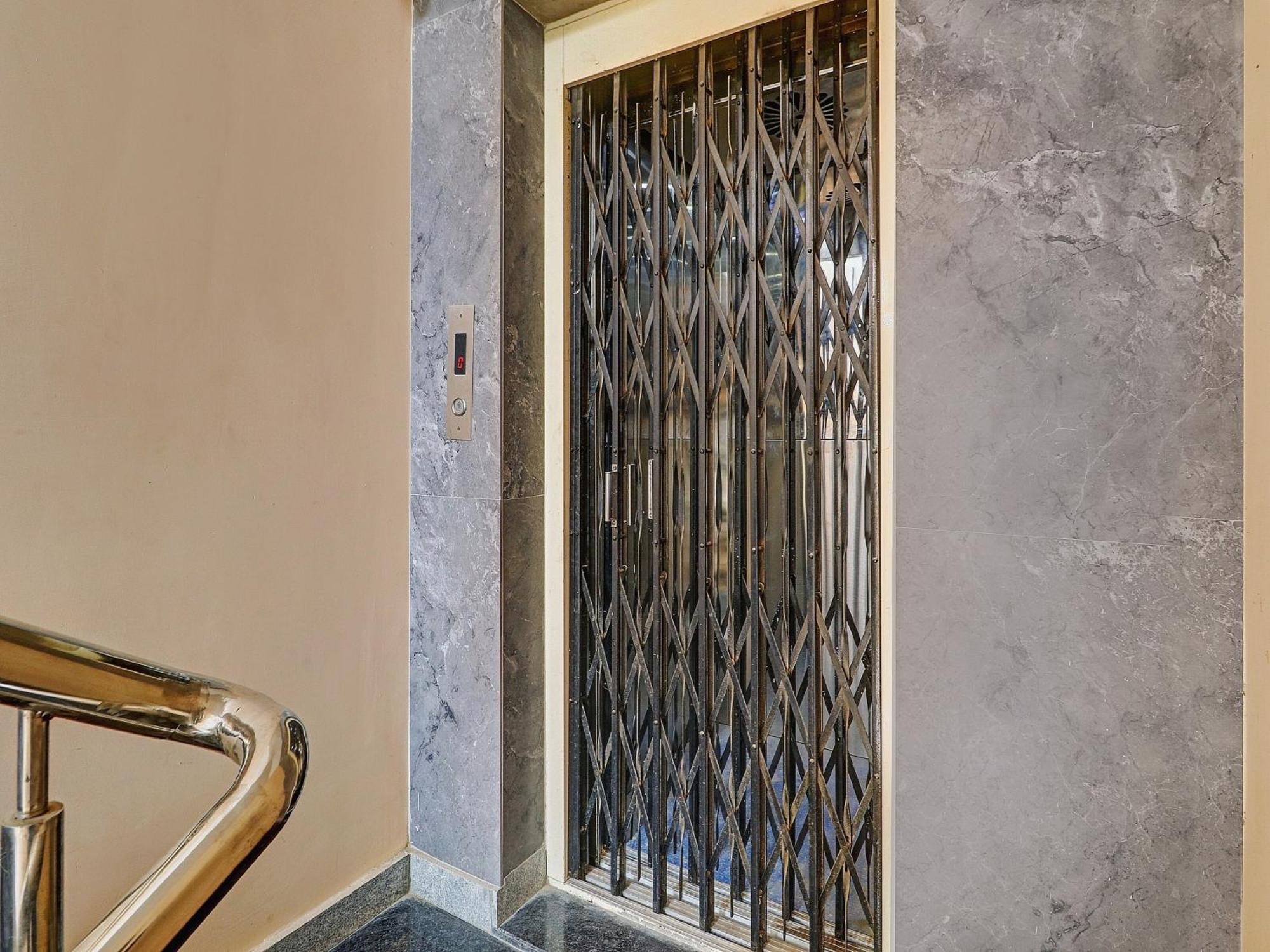 Hotel O S V Residency Kajaguda Near Gachibowli Hyderabad Exteriör bild